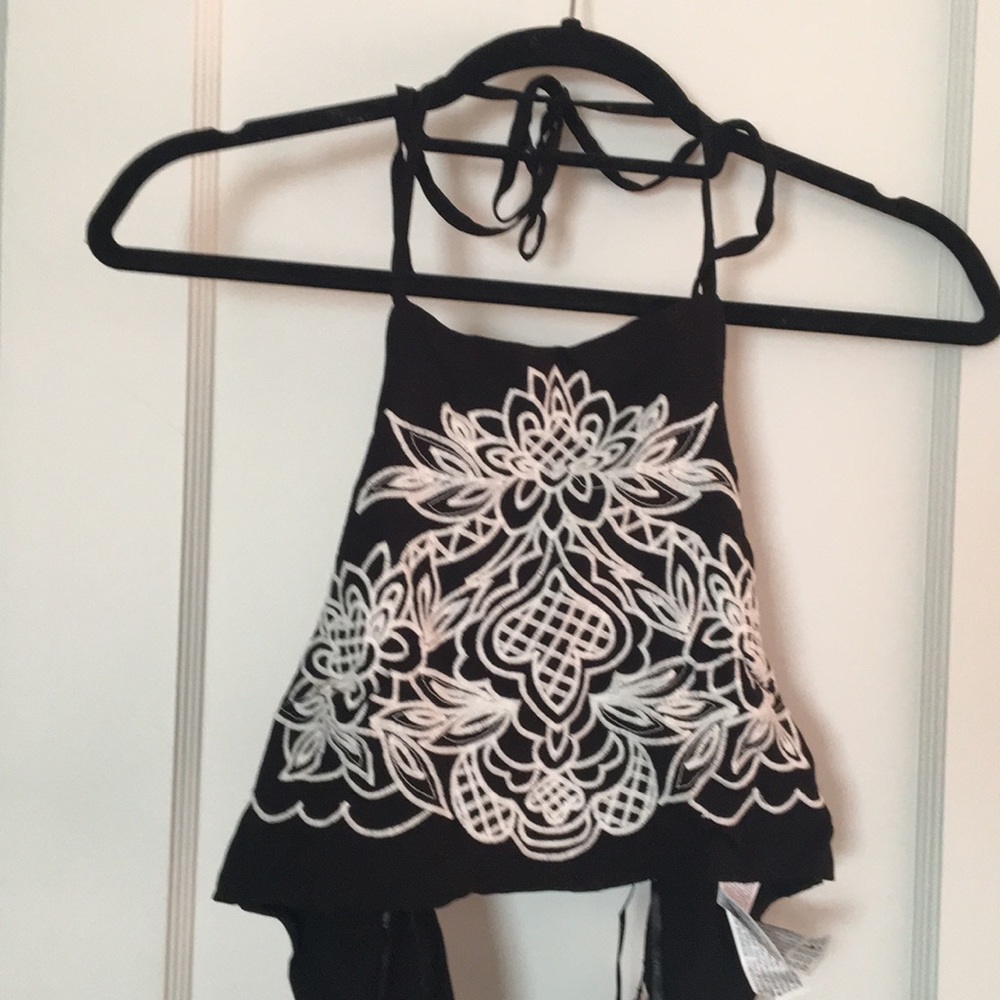 Blk and white top